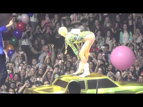 Miley Cyrus- Love, Money, Party Bangerz Tour VANCOUVER