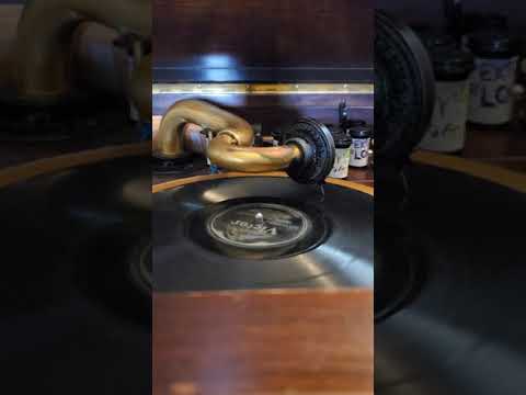 Washington and Lee Swing - Meyer Davis' Le Paradis Band  Victor Records #19526