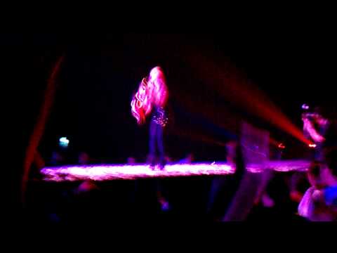 Hed Kandi 19 Maart 2011 - Lovely Laura On Sax "Let The Sunshine In + Show Me Love" (Part 3 of 3)