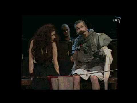 Keistuolių teatro spektaklis "Liūdnojo vaizdo riteris" - gyvent neprotinga svaja