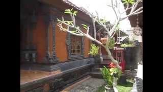 preview picture of video 'Traditional Balinese house at Penglipuran'
