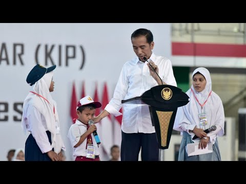 Datang Ke Gorontalo - Presiden Jokowi Serahkan Kartu Indonesia Pintar