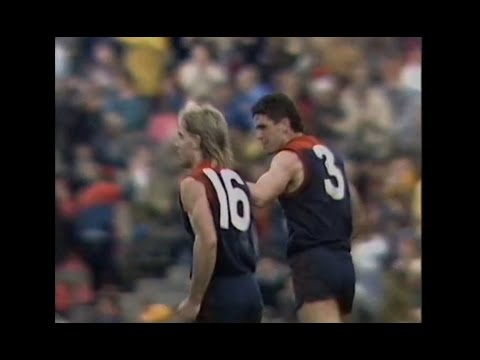 Garry Lyon kicks the winning goal in the 1988 Elimination Final - Melbourne Demons - AFL