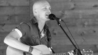 Juha Tapio - Pettävällä jäällä