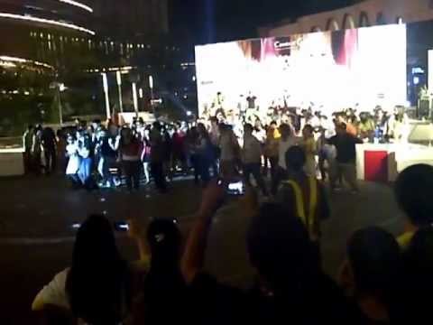 Flashmob Gangnam style Central Park Jakarta Indonesia 16 sept 2012.MP4