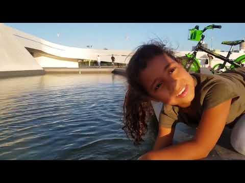 ALANA E BERNARDO NO CAMINHO NIEMEYER