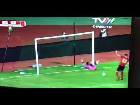 Stanley Ratifo falha na boca da baliza