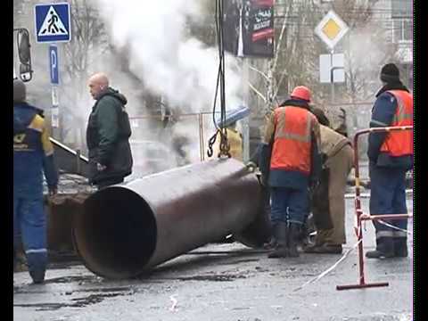 В Курске два дня устраняли порыв теплосети на улице Серегина