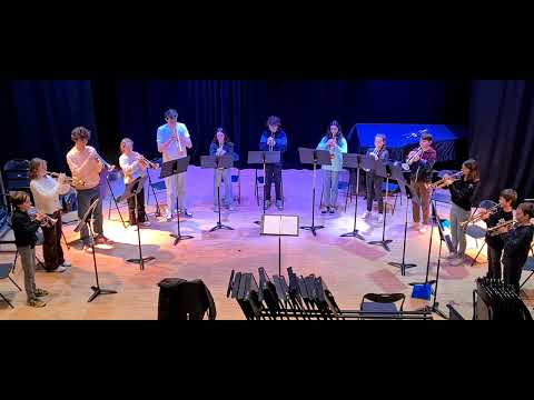 L'ensemble de trompettes de second cycle joue La panthère rose..