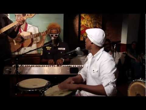 Unforgettable Live Performance: Pedrito Martinez Group - La Luna -  La Luna (Live) New York.mp4