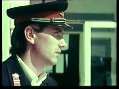 Intrarea unui tren în gară - 1988 - Copel Moscu (orasul Targu Neamt in timpul comunismului)