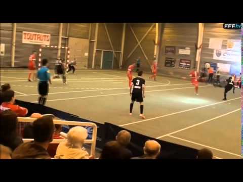 Madou nettoie la lucarne de Clénay