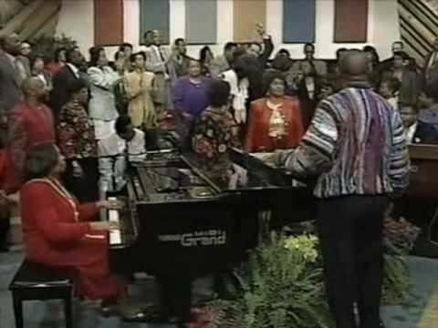 LEANN FAINE OF CHICAGO SINGS