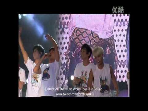 131019 SMTOWN in Beijing - EXO D.O greets TVXQ Yunho @1:28