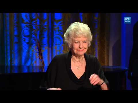 Elaine Stritch performs "Broadway Baby"