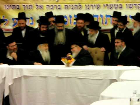 Skverer Rebbe with Rav Aron Schechter