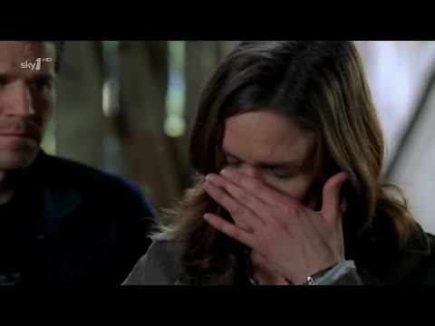 Bones 1x22 - “my name is Brennan. I’m Dr. Temperance Brennan” ... “I know who you are"