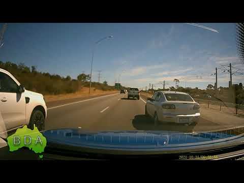 BAD Driving Australia - Speeding mazda makes another lane on Perth freeway!