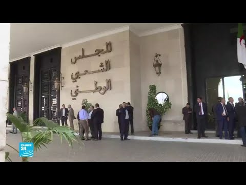 الجزائر قايد صالح يشيد ب"إنجازات" حكومة نور الدين بدوي