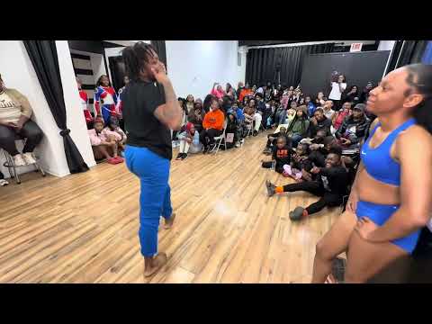 Astronaut flee presents the combat zone Ty VS London