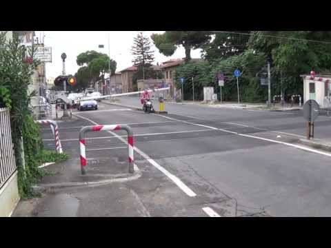 Passaggio a livello con semibarriere di via Canale Molinetto - Ravenna (p. 4) // Level Crossing