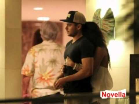 Zac and Vanessa in Hawaii w/Neck Kiss