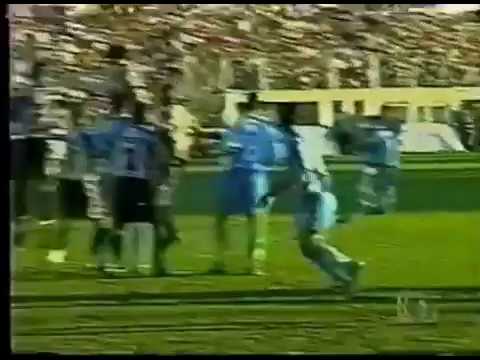 Ronaldinho Gaúcho (Grêmio) - 13/05/2000 - Santa Cruz-RS 1x3 Grêmio - 2 gols