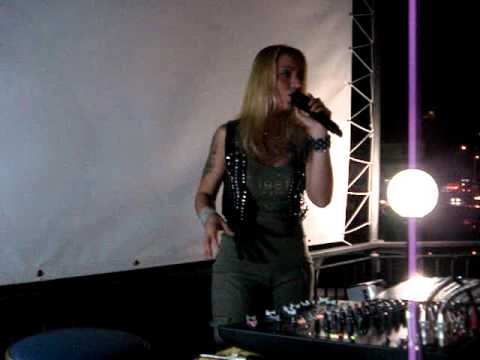 LUANA DI MAIO back to black.MPG