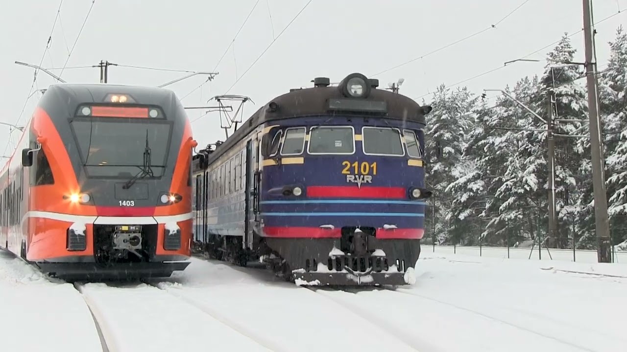 Электропоезд ЭР2-1027 в депо Пяэскюла / ER2-1027 EMU at Pääsküla depot