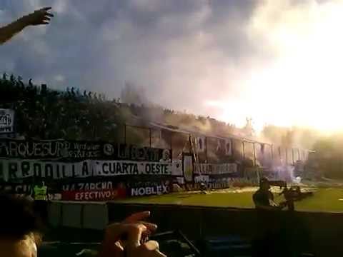 "Independiente Rivadavia vs Independiente de Avellaneda (Himno - La banda leprosa ya llego)" Barra: Los Caudillos del Parque &bull; Club: Independiente Rivadavia
