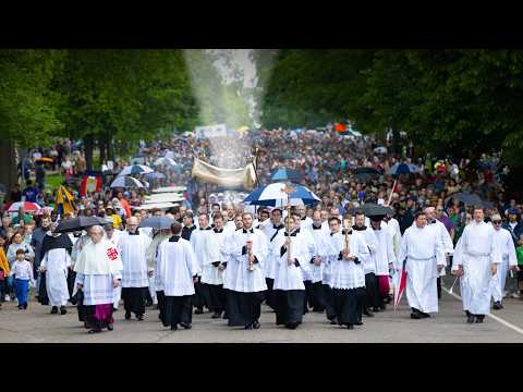 Experience the Breathtaking Eucharistic Procession with 7,000 Catholics | Eucharistic Revival