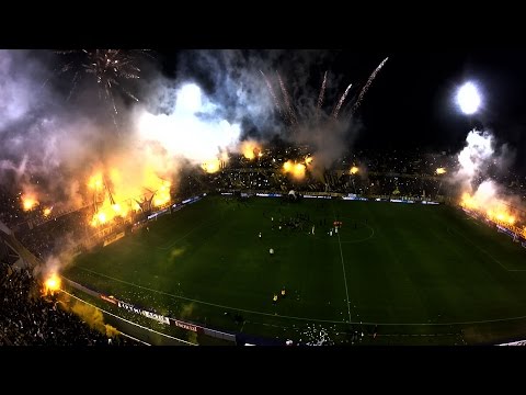 "Recibimiento CANAYA después de ganar 4 clásicos consecutivos" Barra: Los Guerreros &bull; Club: Rosario Central