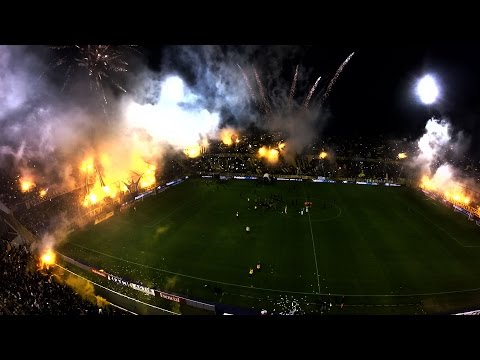 "Recibimiento CANAYA después de ganar 4 clásicos consecutivos" Barra: Los Guerreros • Club: Rosario Central • País: Argentina