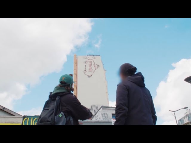 Le Mural trailer
