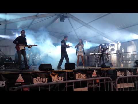 Rufus Band - Hot Stuff (Donna Summer) e sigla Ufo Robot - Capodanno 2014 in piazza a Melzo (Mi)
