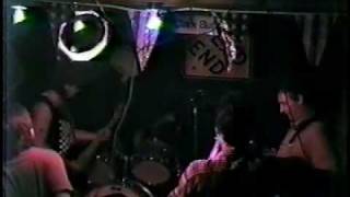 Hüsker Dü, Minneapolis basement show, 1984 (2/9)