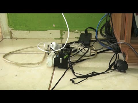 Construtora usa improviso perigoso para corrigir problemas elétricos em apartamento