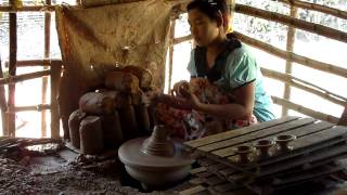 preview picture of video 'Pottery Throwing - Twante, Myanmar'