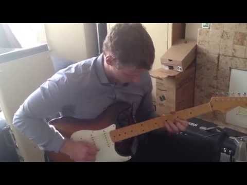 Nick van Tinteren (Cut Capers) messing with the guitar