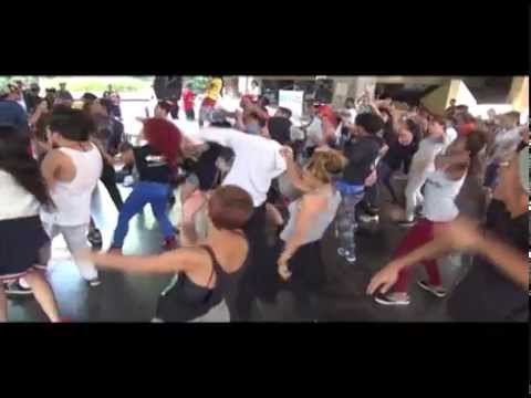 Taller de Dancehall realizado en los espacios abiertos del Teatro Teresa Carreño