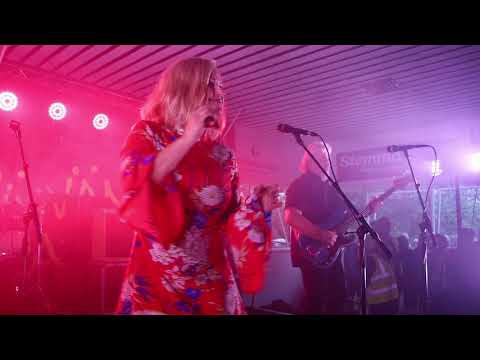 Katja Lukin & The Oldies - Jo riittää & Can't Buy Me Love - Kovan Päivän Ilta 2019