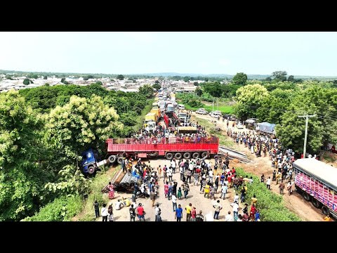 Brake failure on Tema–Tamale highway leaves drivers stranded at Sronoase; recovery efforts underway.