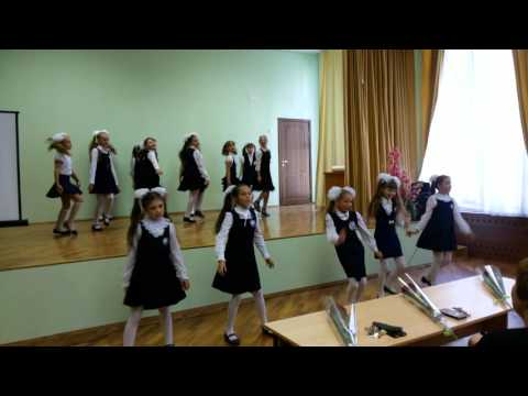 ' Классная компания' 4'Б'класса Композиция песни 'Конопушки' День Учителя 2015г