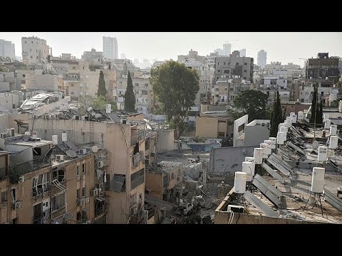 Schauen: Krater in Zentral-Israel nach nächtlichem iranischen Angriff entdeckt