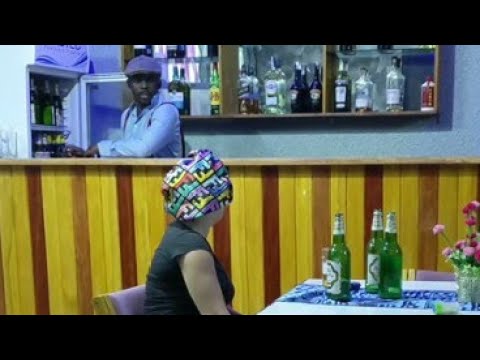 Une blanche vient arnaqué dans le bar de Kritikos - LES 1000 PROBLEMES DE KRITIKOS 26