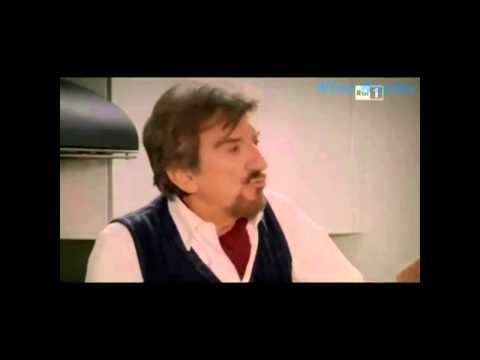 La crema da pigmentary nota sopra un labbro Come candeggiare una faccia da pigmentary nota con un limone