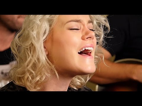 Hillsong United — "Oceans" (Intimate & Unplugged) - YouTube