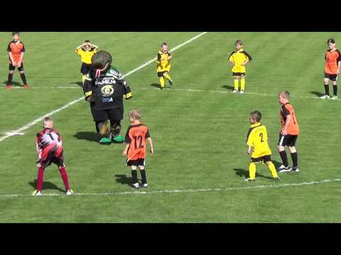 13.5.2015-přípravka SK TOUŽIM a maskot HC ENERGIE K.VARY