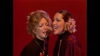 Leo Sayer  - You Make Me Feel Like Dancing (The Midnight Special 1977)
