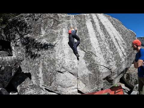 Yosemite Bouldering - 5.10 Finger Crack (V1)